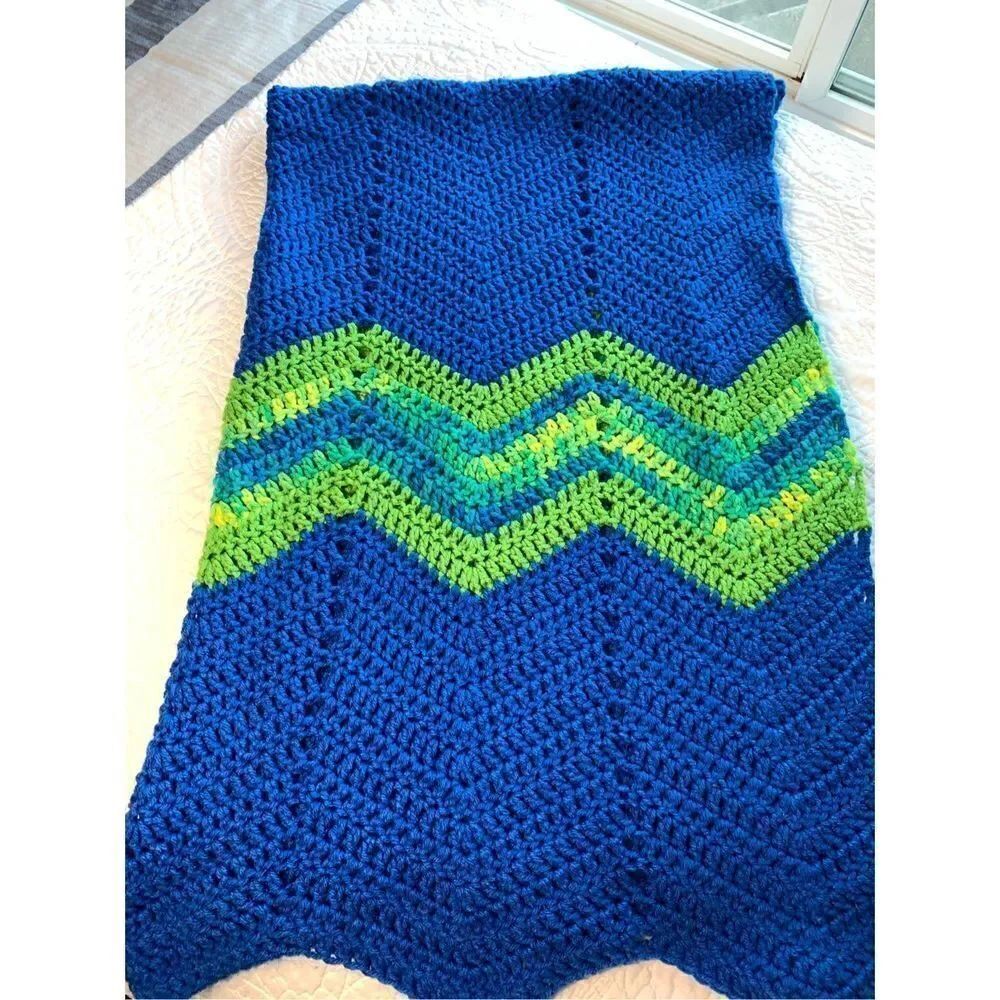 Hand knit 60 x 34“ blanket blue green colors 